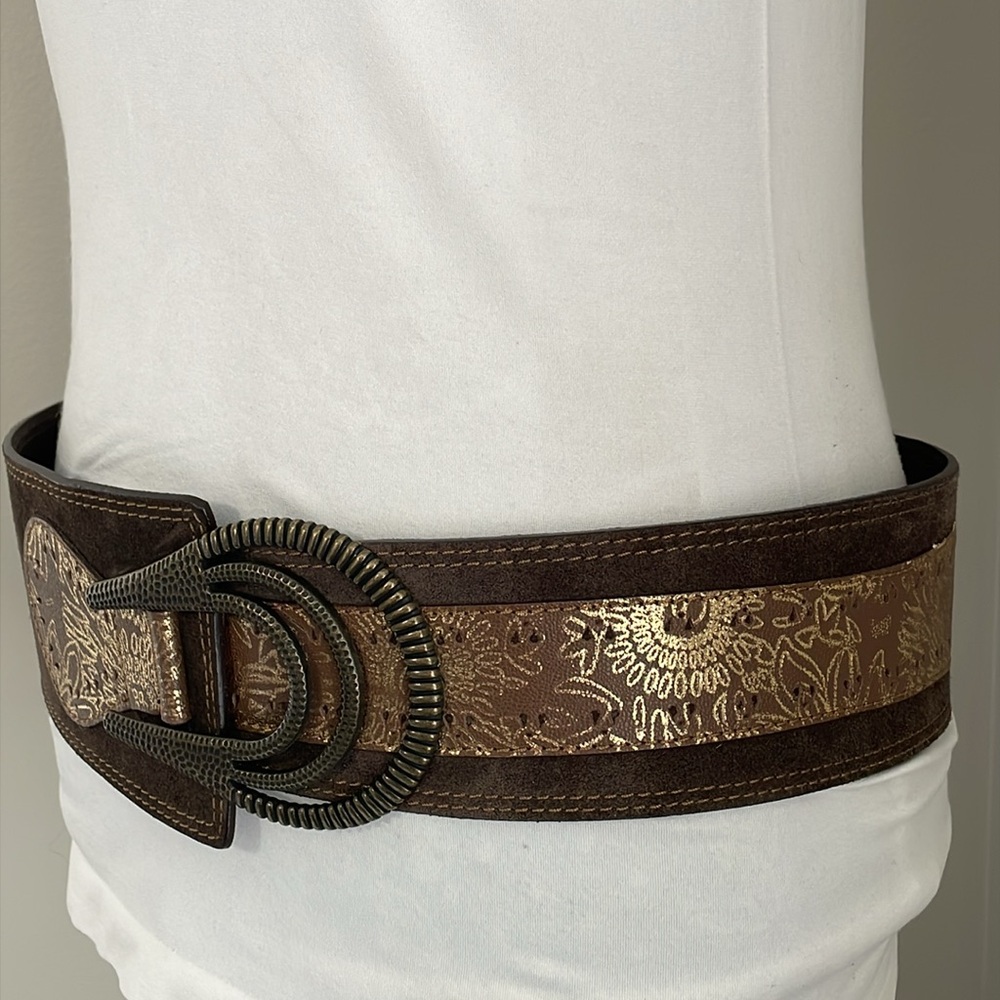 Chico’s Size Medium brown suede leather elastic hook closure gold print belt. - Picture 3 of 12